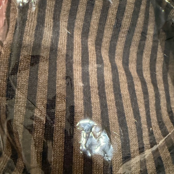 Fendi 100% Wool Scarf - Excellent Condition - 65in x 16in - Picture 4 of 4